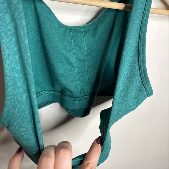 Lululemon Everlux Cut-Out Train Bra Medium Support size 8 - Picture 6 of 9